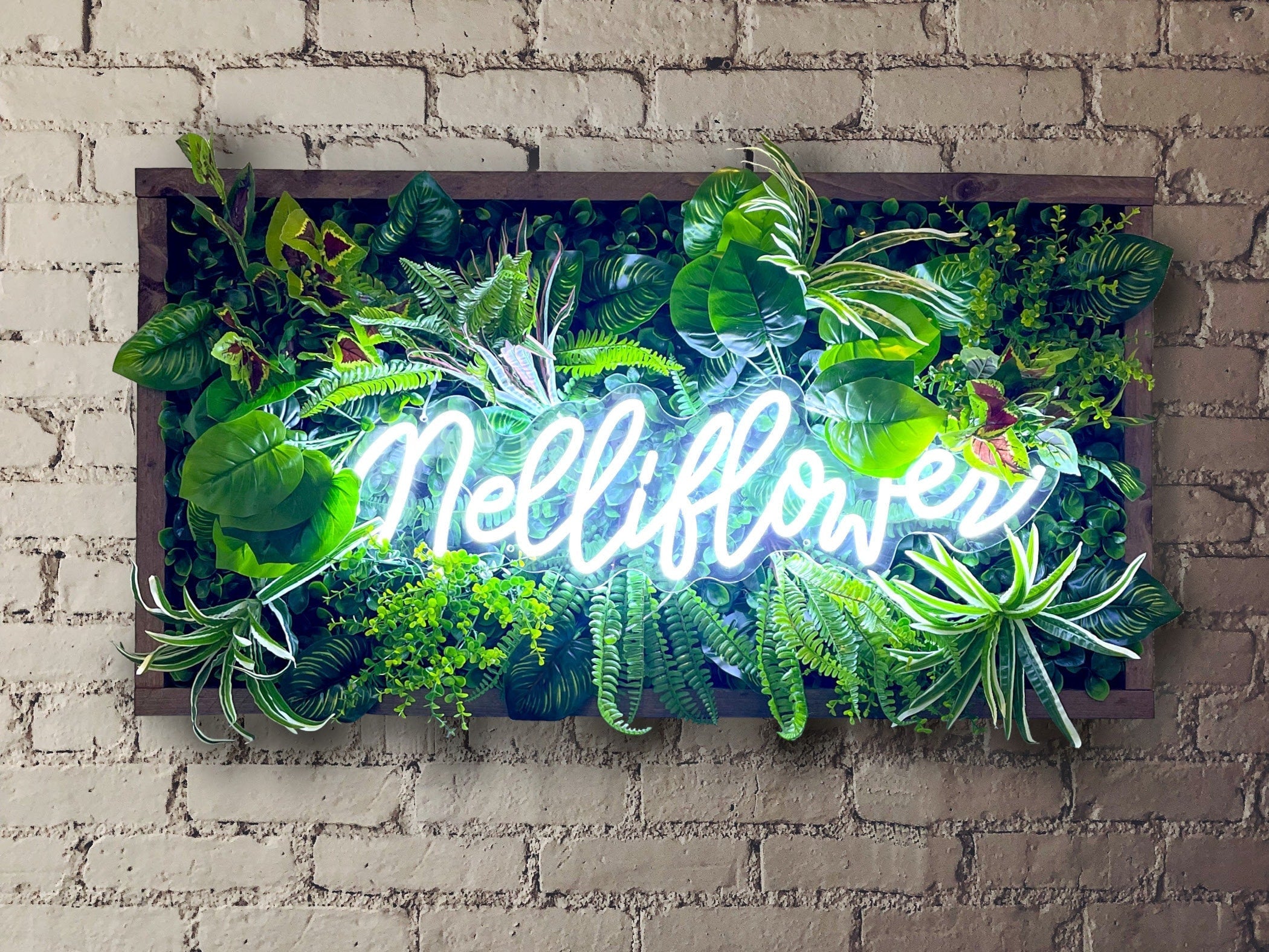 Plantframe/Pflanzenwand/Mooswand "YUCATAN" aus Realtouch Kunstpflanzen in Fichtenholzrahmen